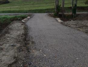 Photo aérienne du chantier de construction de la voie verte entre Sainte-Colombre-sur-l'Hers et Chalabre.