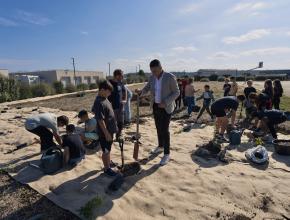 Opération de plantation au collège Rosa Parks de Lézignan-Corbières