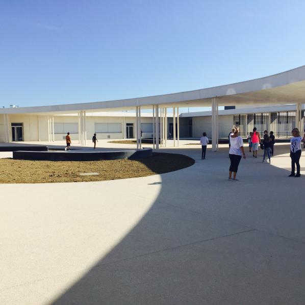 COUR DU COLLEGE ROSA PARKS DE LEZIGNAN CORBIERES