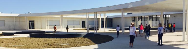 COUR DU COLLEGE ROSA PARKS DE LEZIGNAN CORBIERES
